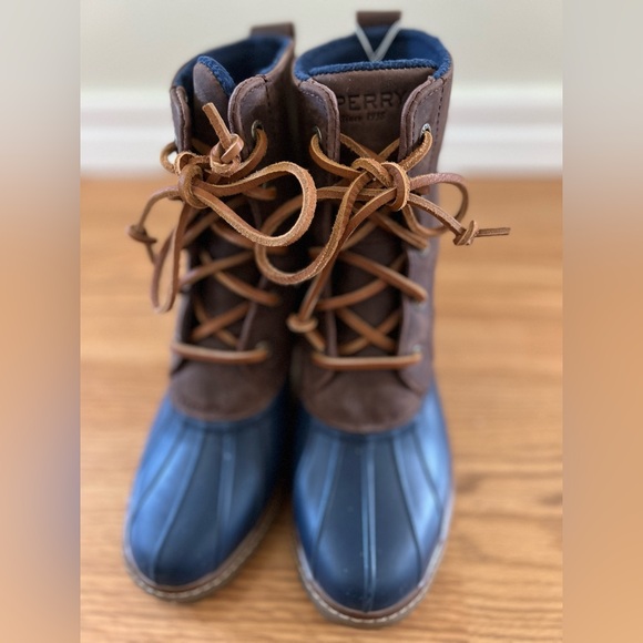 Sperry Duck Saltwater Boots- Blue and Brown Size 7- Like New - Picture 2 of 7